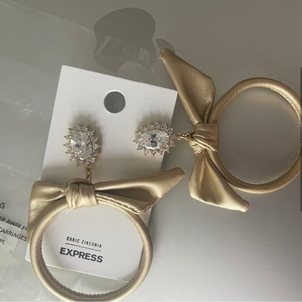 BRAND NEW EXPRESS - Cubic Zirconia Rhinestone Hoops✨✨ - Picture 3 of 6
